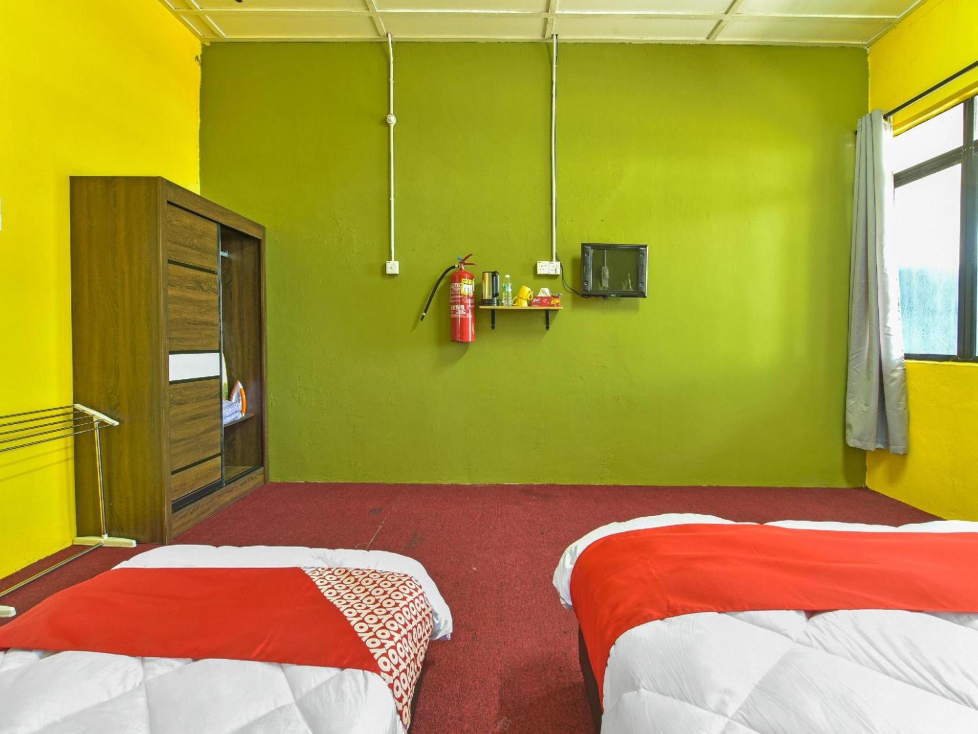Oyo 90744 Bari Indah Beach Resort クアラ・トレンガヌ エクステリア 写真
