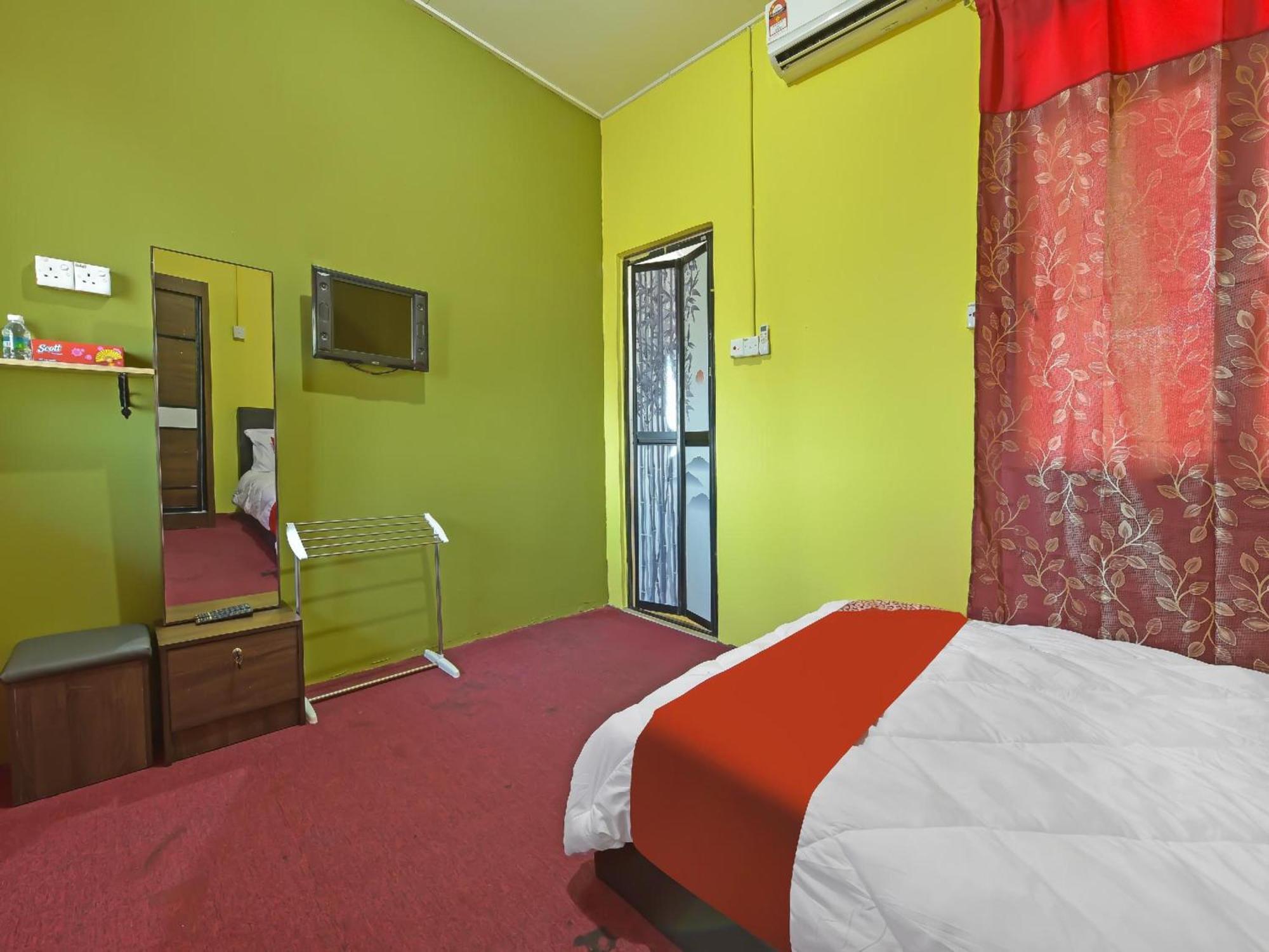 Oyo 90744 Bari Indah Beach Resort クアラ・トレンガヌ エクステリア 写真