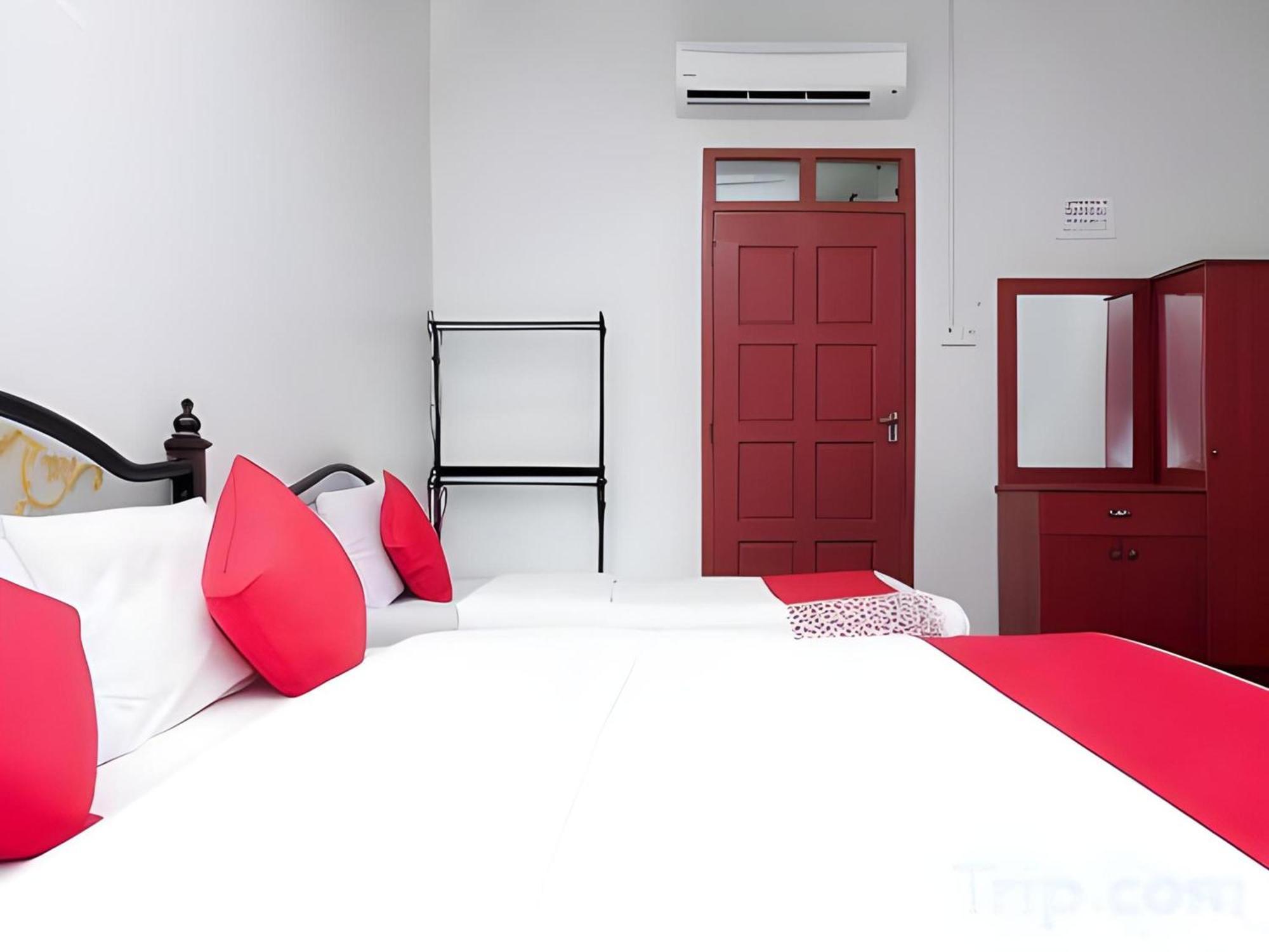 Oyo 90744 Bari Indah Beach Resort クアラ・トレンガヌ エクステリア 写真